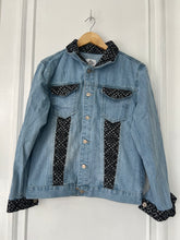 Load image into Gallery viewer, (l) Black Denim Jacket
